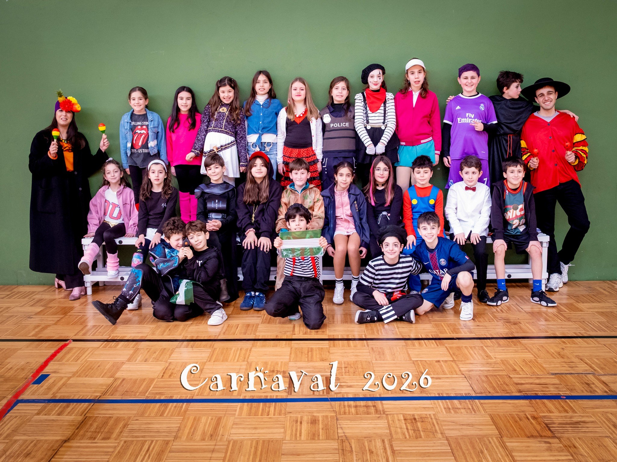 Grupo de niños en Carnaval 2026
